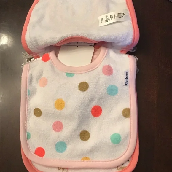 Gerber Organic Baby Bibs, Set of 3 - Picture 3 of 4